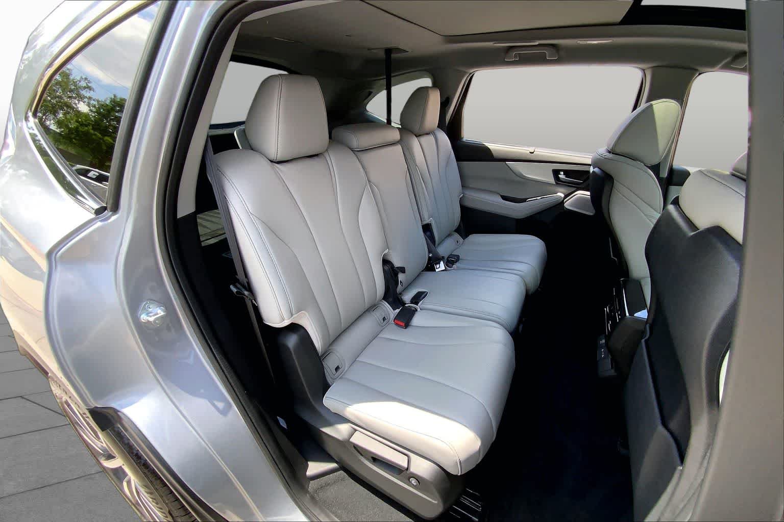 Used 2026 Solar Silver Metallic Acura w/Technology Package image 21
