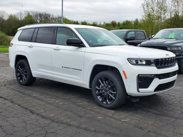 New 2026 Bright White Clear-Coat Exterior Paint Jeep Limited Reserve image 2