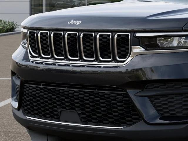 New 2026 Diamond Black Crystal Pearl-Coat Exterior Paint Jeep Laredo X image 37