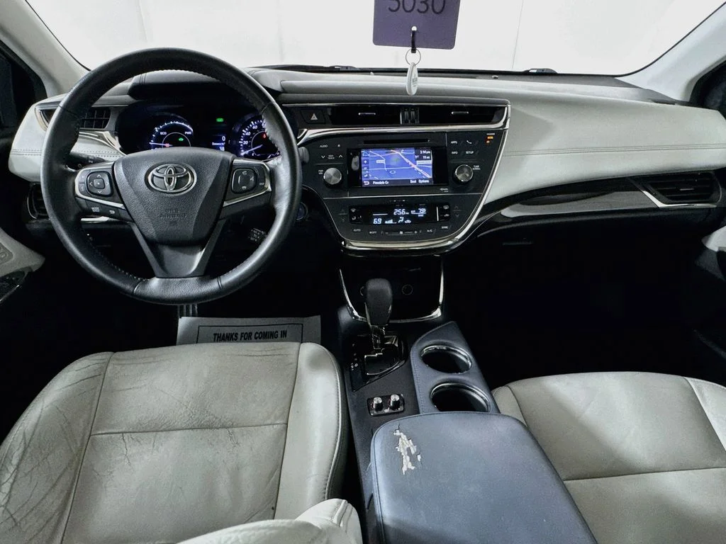 Used 2013 Red Toyota XLE Touring image 27