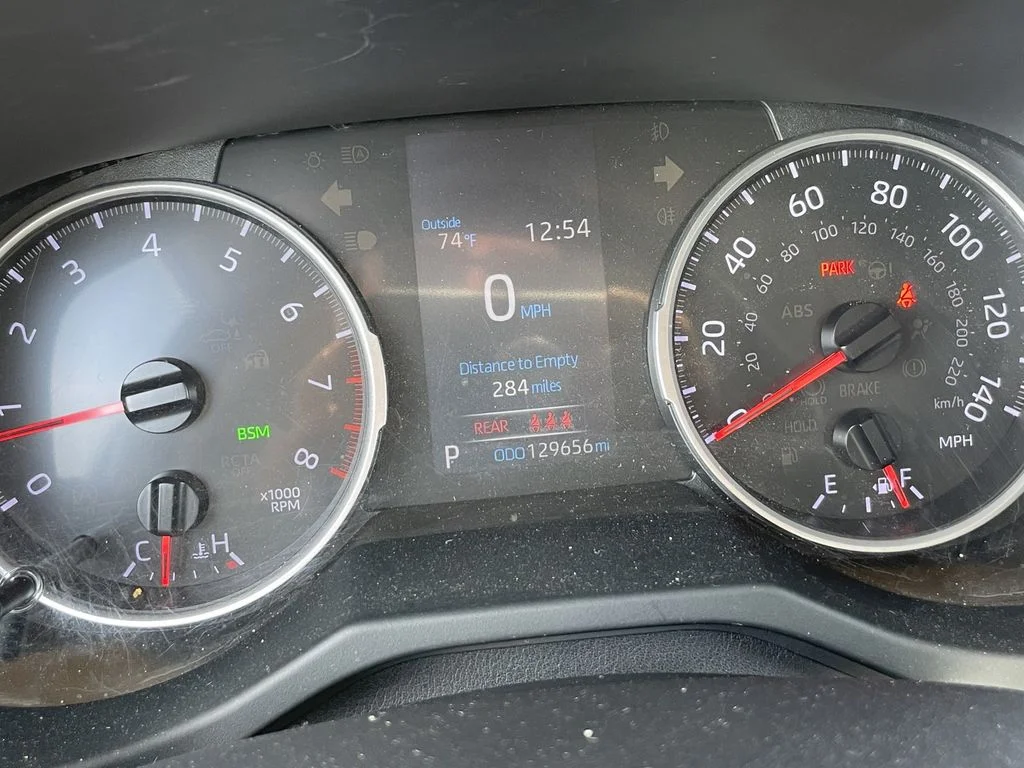 Used 2019 Super White Toyota XLE Premium image 19