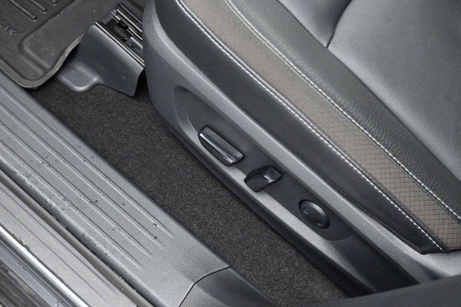 Used 2025 Gun Metallic Nissan SL image 13
