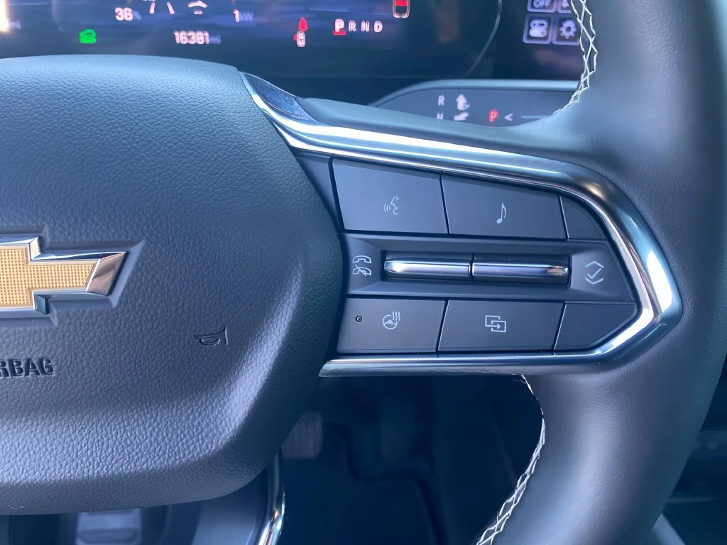 Used 2024 Summit White Chevrolet LT image 21