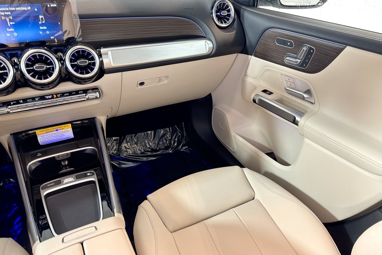 New 2026 Polar White Mercedes-Benz GLB 250 image 21