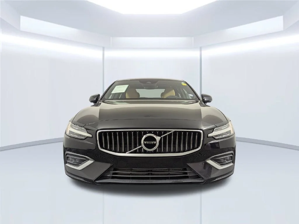Certified Used 2020 Black Volvo T5 Inscription image 8