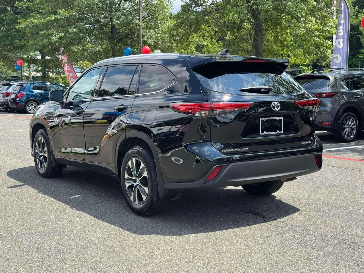 Used 2020 Midnight Black Metallic Toyota XLE image 5
