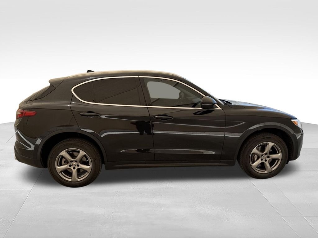 Used 2021 Black Metallic Alfa Romeo Sprint image 8