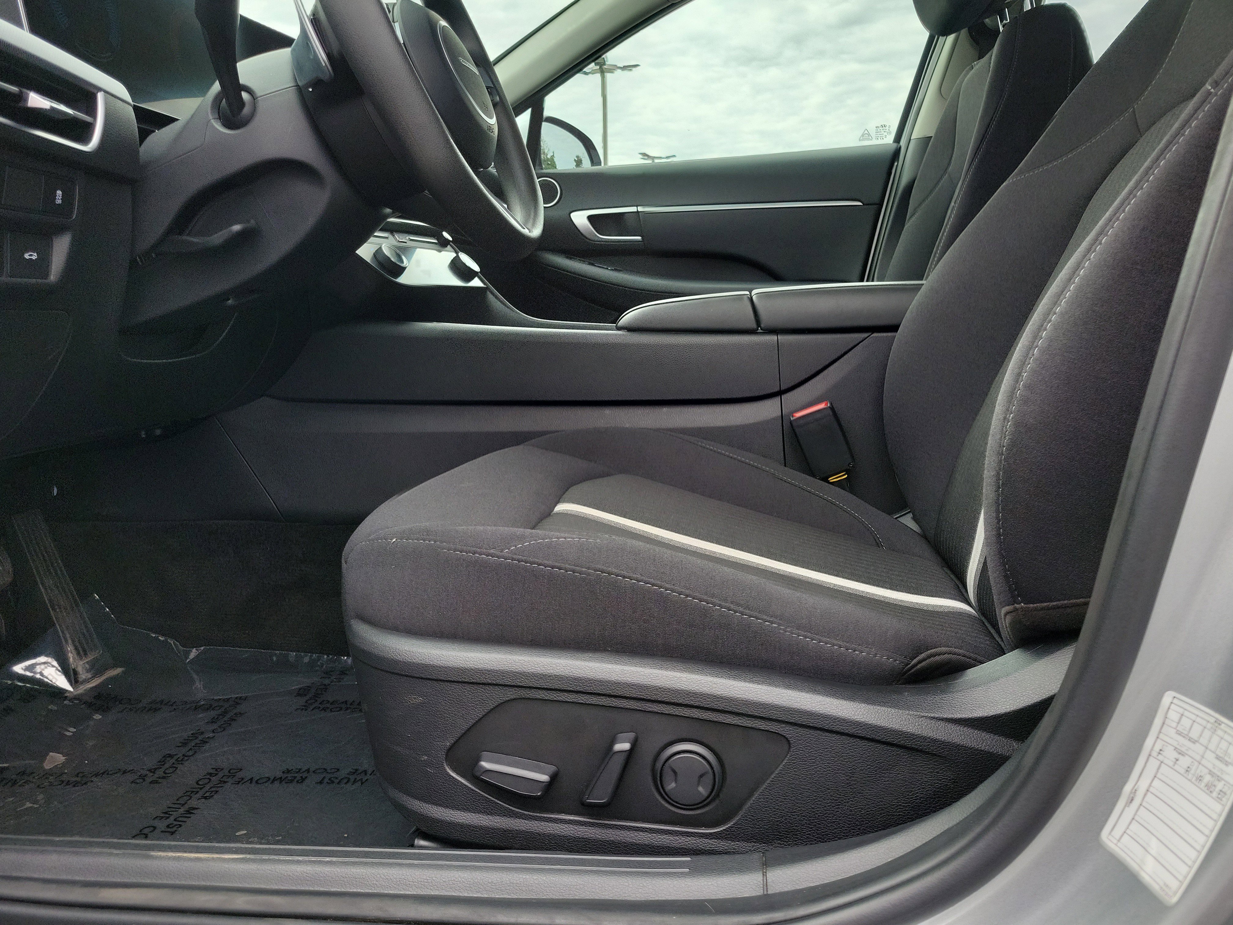 Used 2025 Aero Silver Hyundai SEL image 16