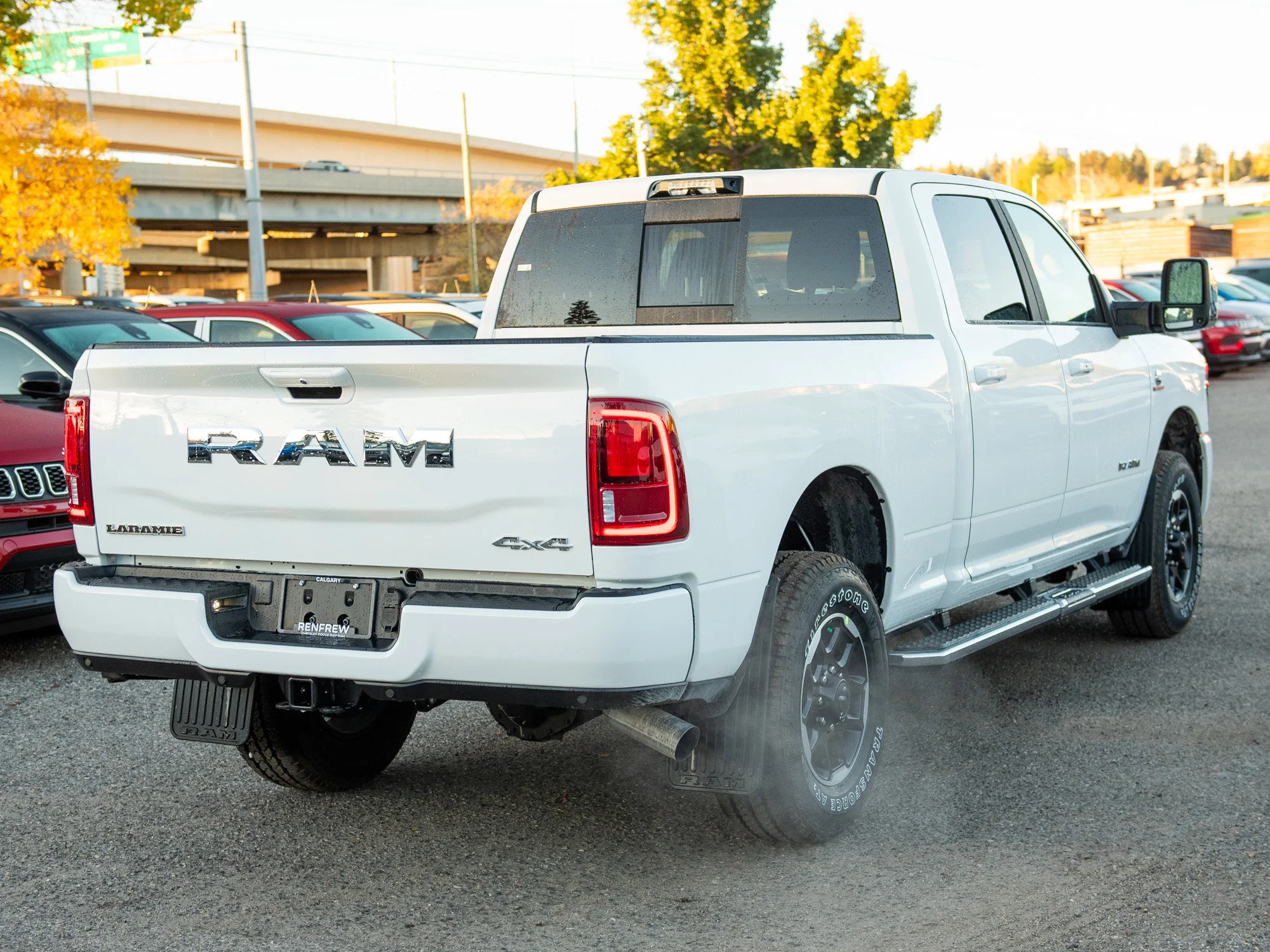 New 2026 White RAM Laramie* 4x4, Sunroof, Dual Wireless Charging Pad, Remote Start image 8