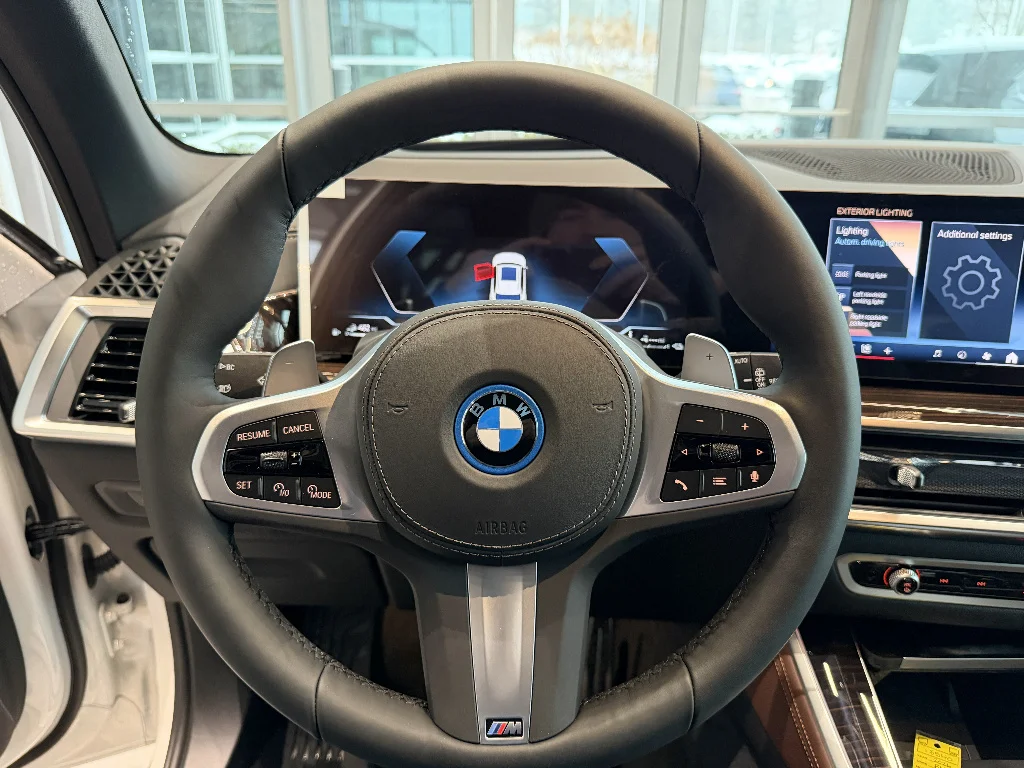New 2026 Mineral White Metallic BMW xDrive50e image 9
