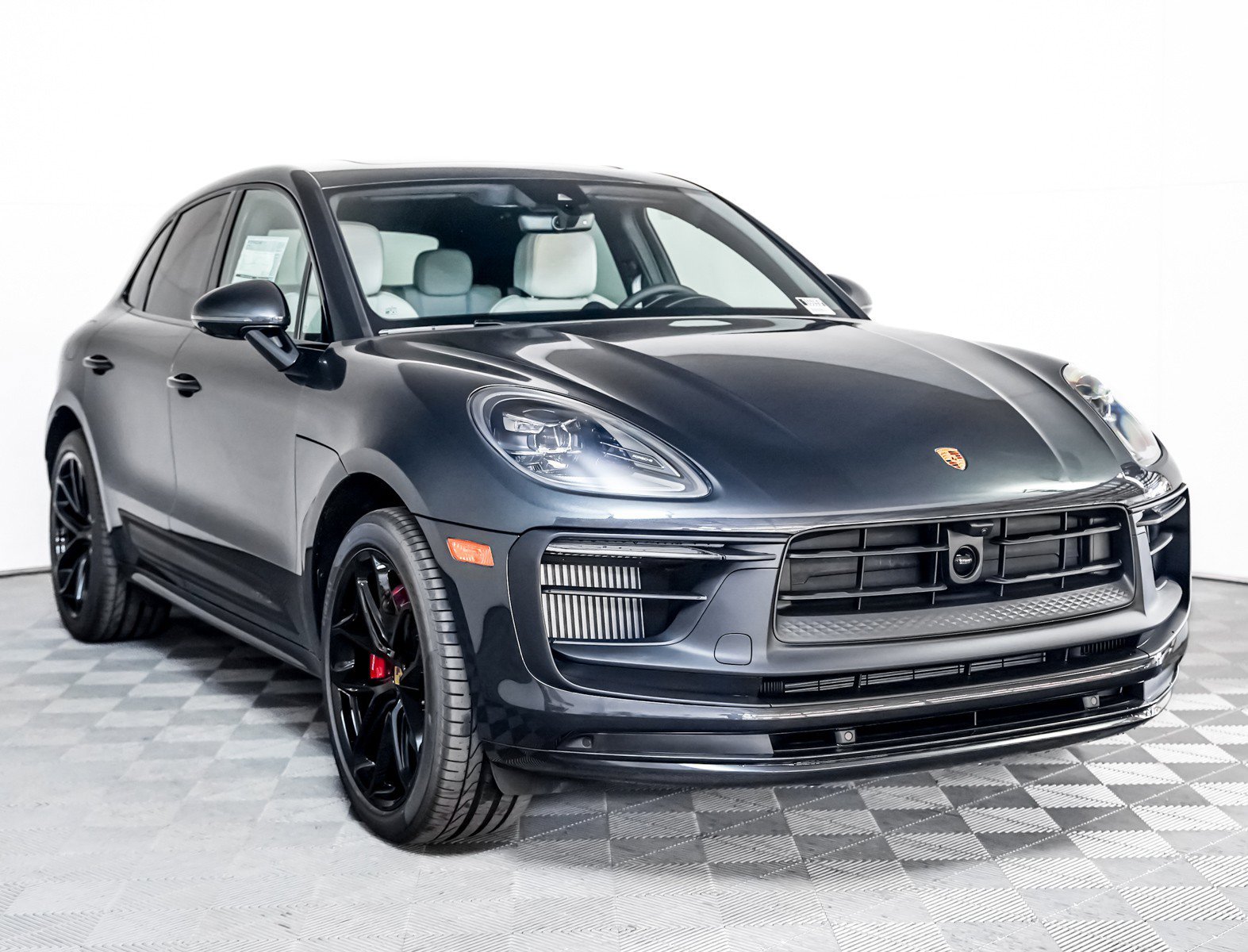2026 Porsche Macan GTS - Photo 8