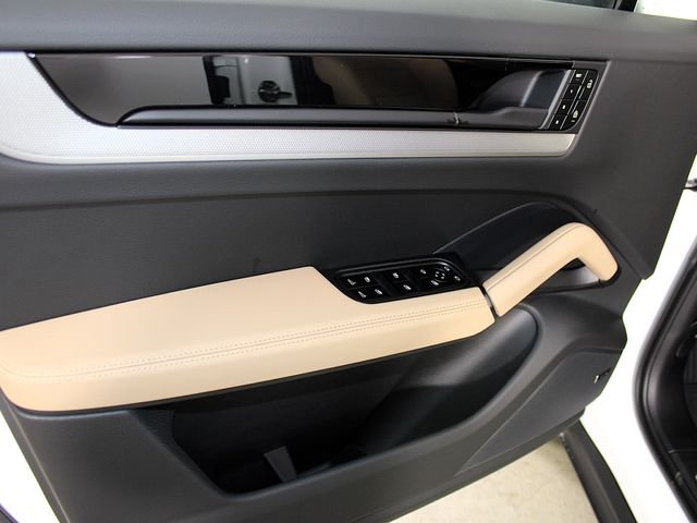 New 2026 White Porsche  image 17