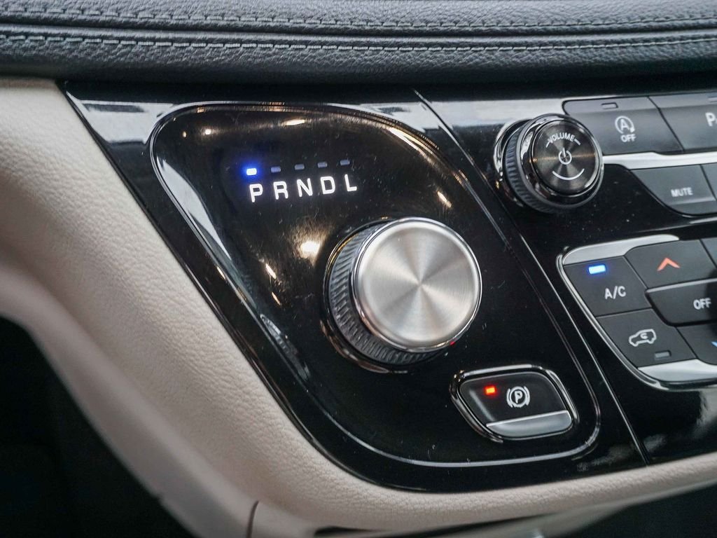 Used 2018 White Chrysler Limited image 23
