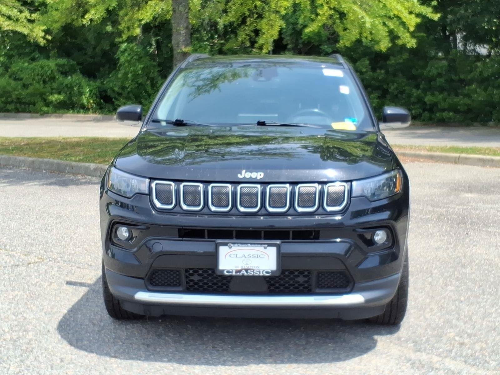 Used 2022 Diamond Black Crystal Pearlcoat Jeep Limited image 2