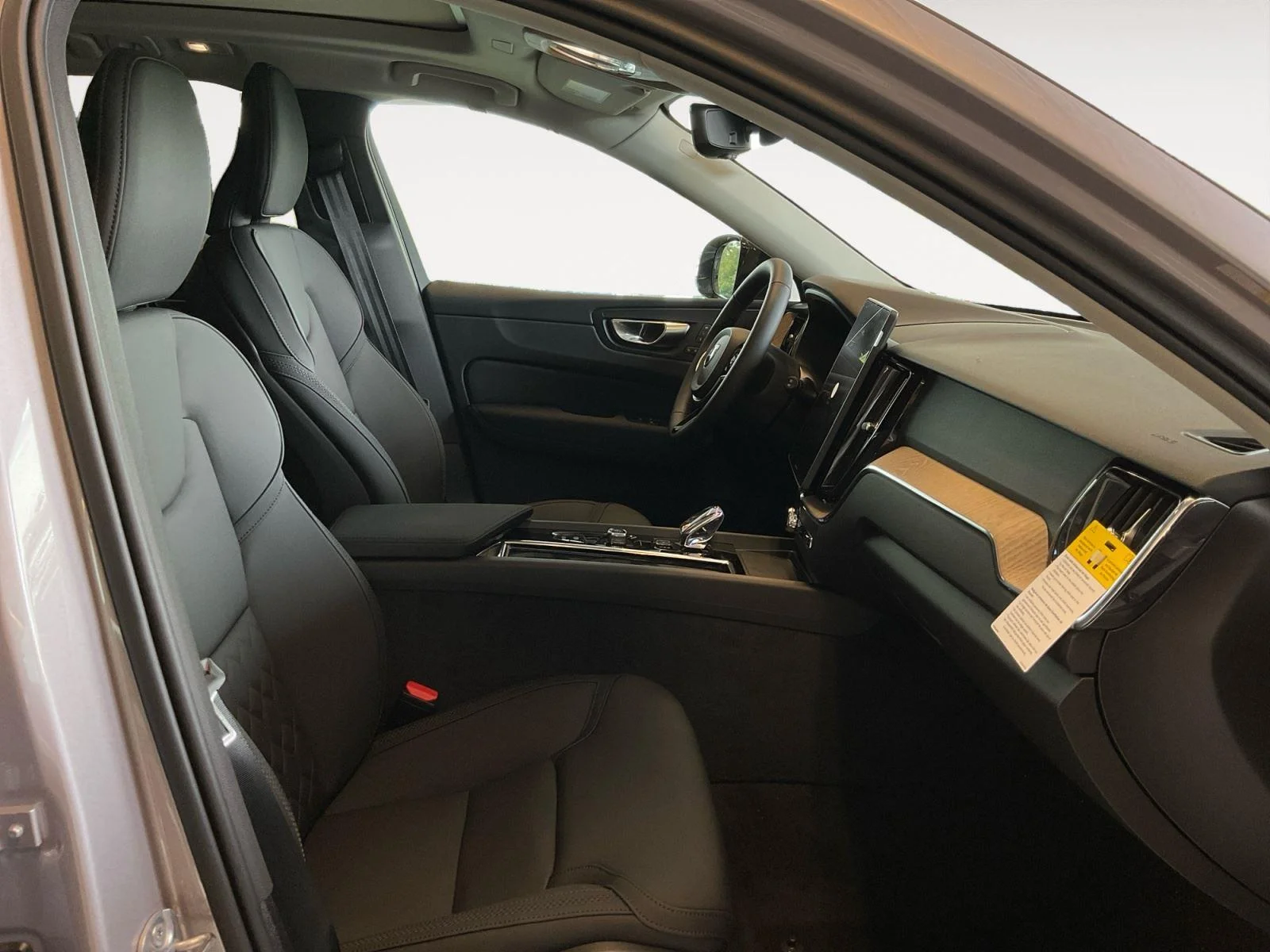 2026 Volvo XC60 Plus - Photo 14