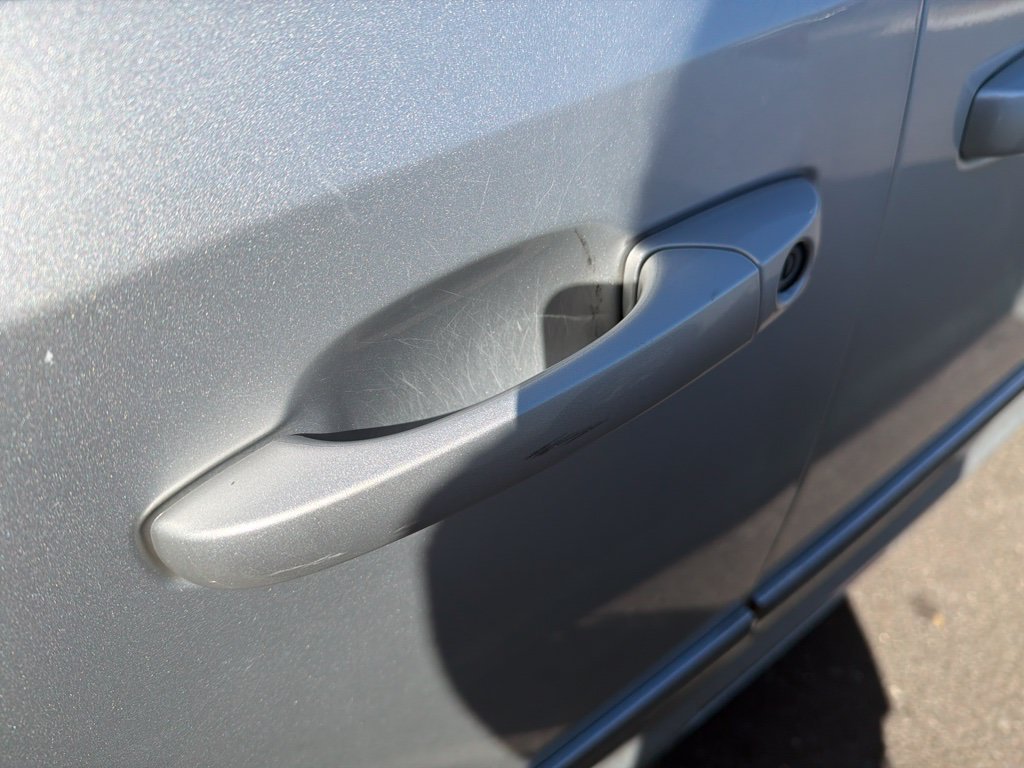 Used 2012 Silver Chrysler Touring image 12