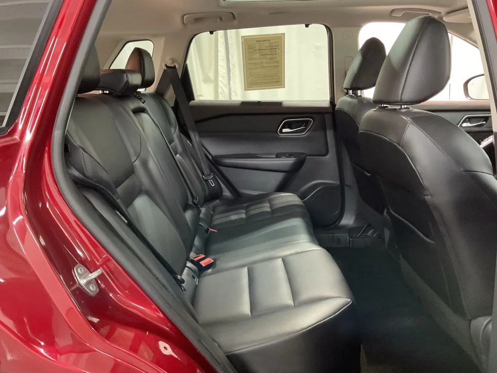 Used 2021 Scarlet Nissan SV image 26