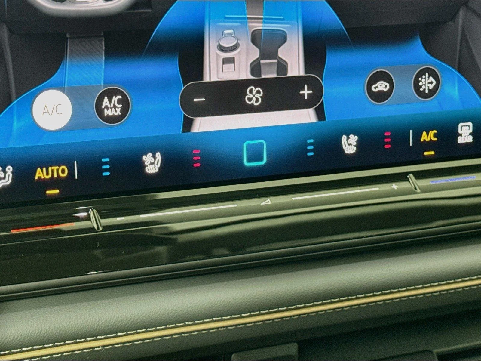 New 2027 Sacramento Green Metallic Volkswagen SE w/Technology image 19