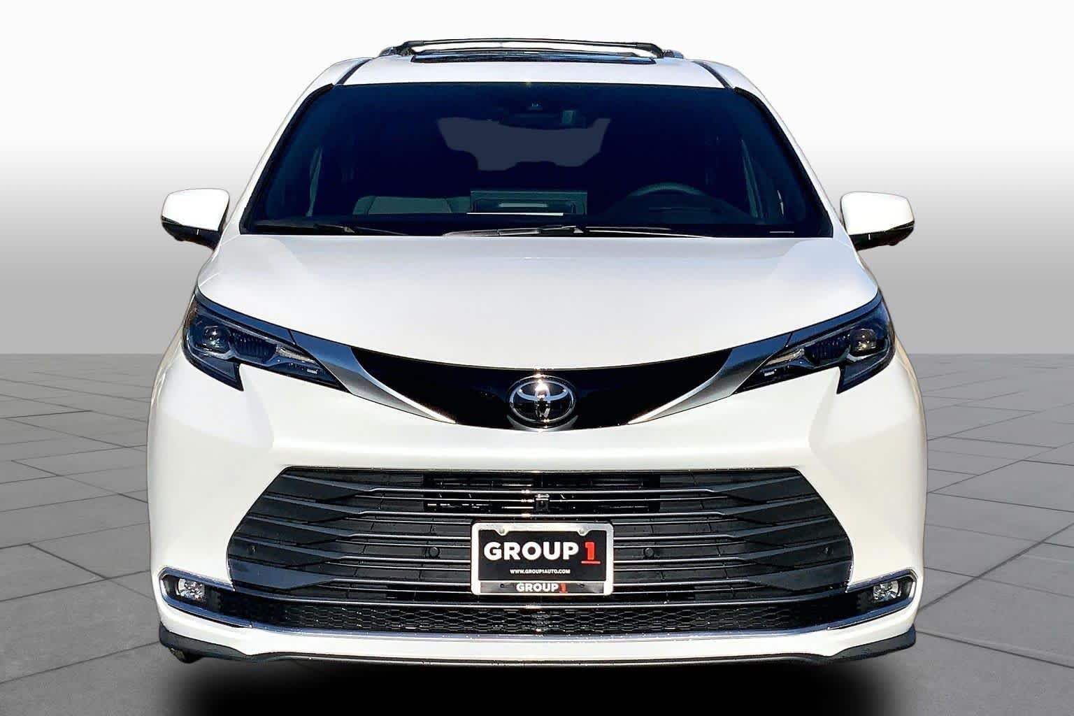 New 2026 Wind Chill Pearl Toyota Platinum image 3