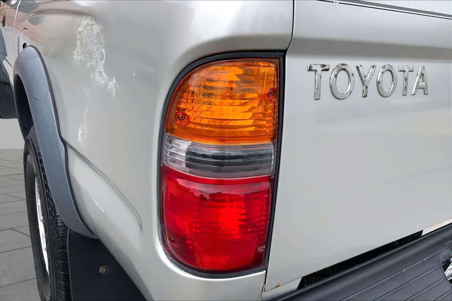 Used 2003 Lunar Mist Metallic Toyota PreRunner image 25