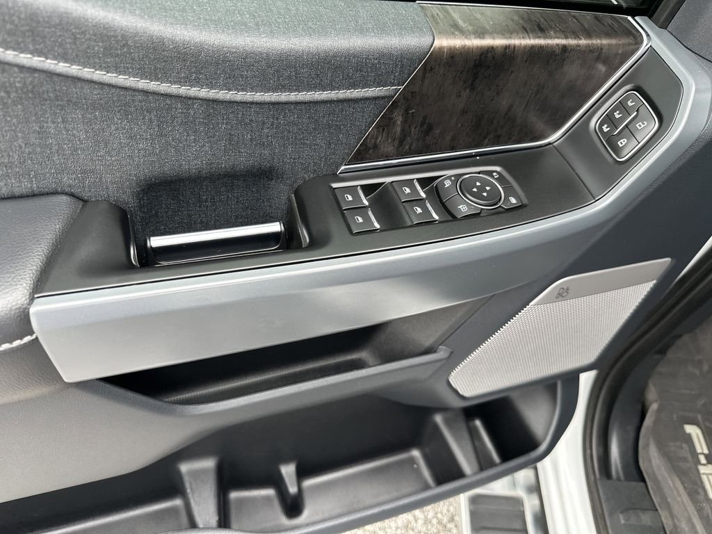 Used 2022 White Ford Lariat image 12