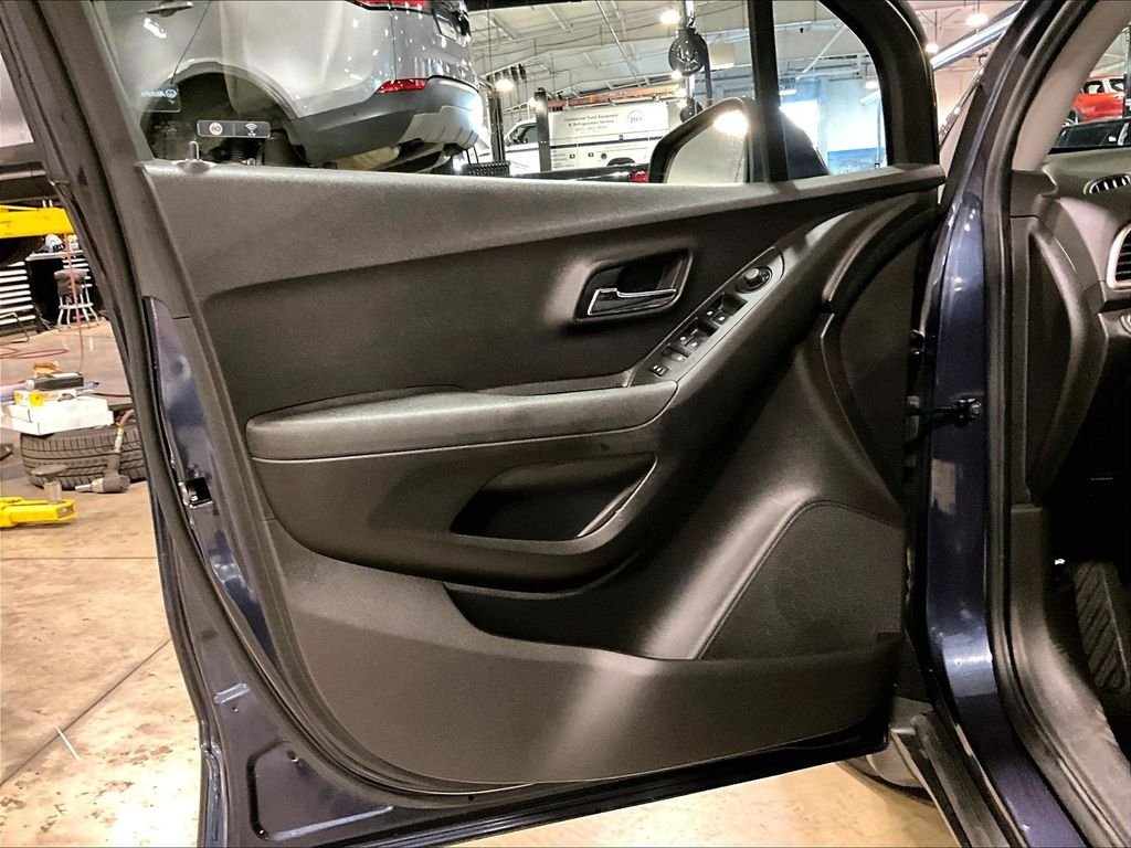 Used 2019 Blue Chevrolet LS image 9