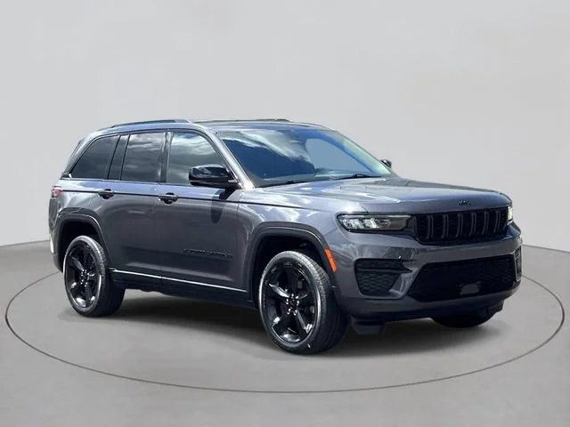 Used 2024 Gray Jeep Altitude image 6