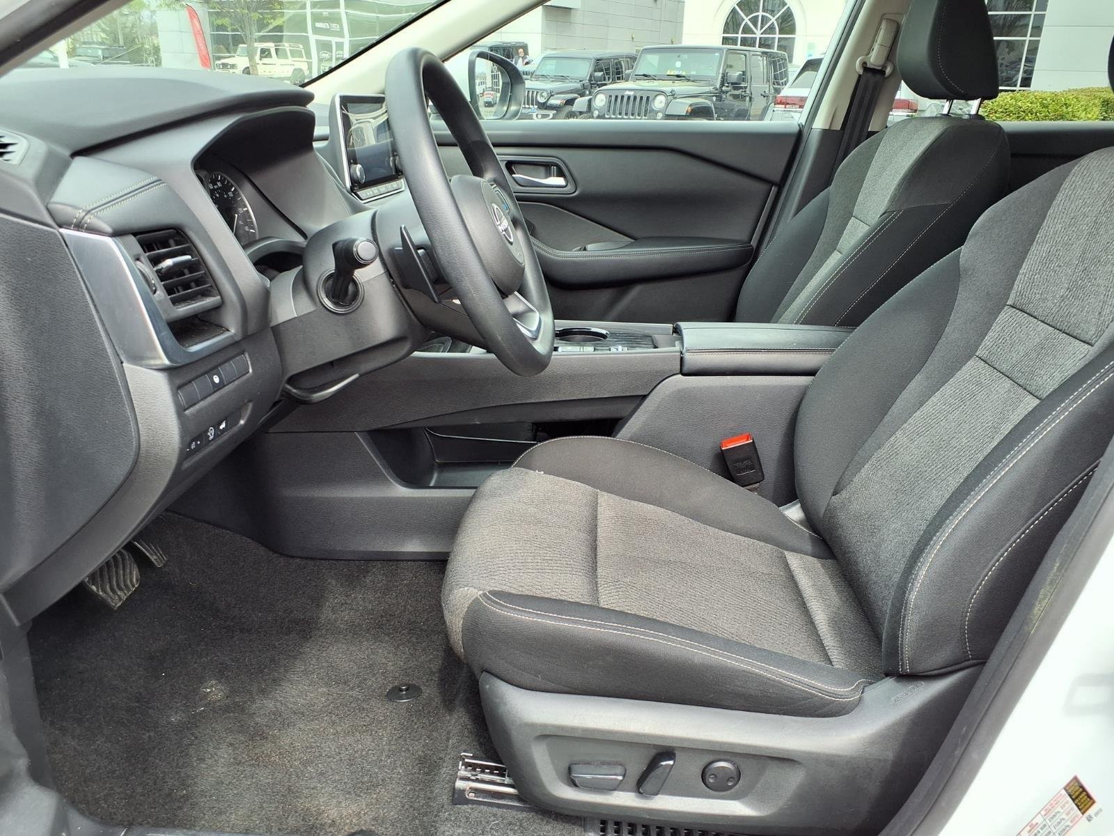 Used 2024 Everest White Pearl Nissan SV image 19