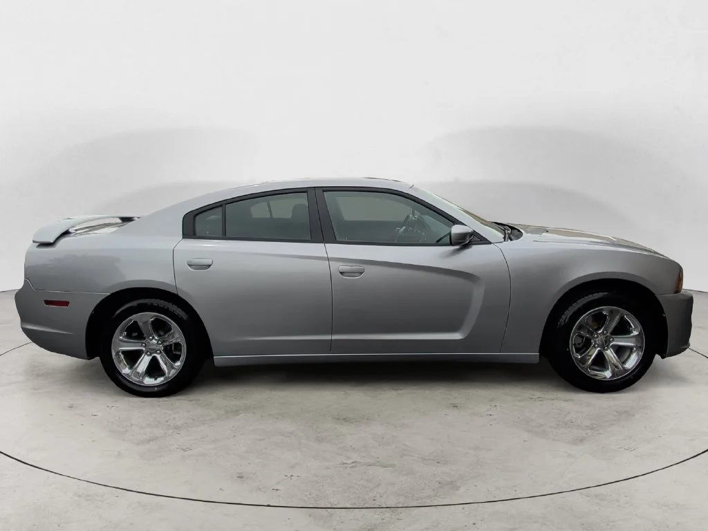 Used 2014 Silver Dodge SE image 7