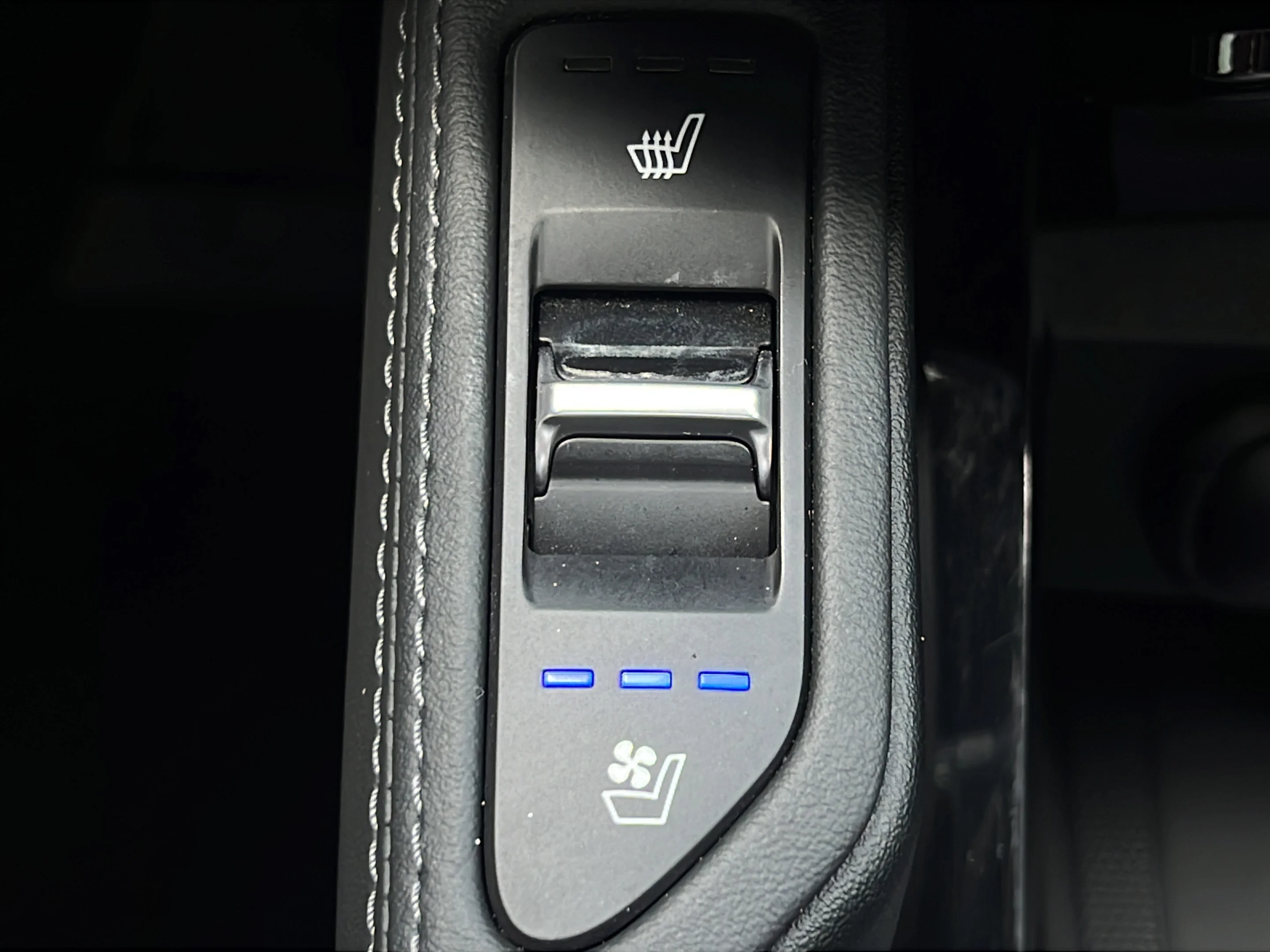 Used 2023 Glacial White Pearl Kia EX image 19