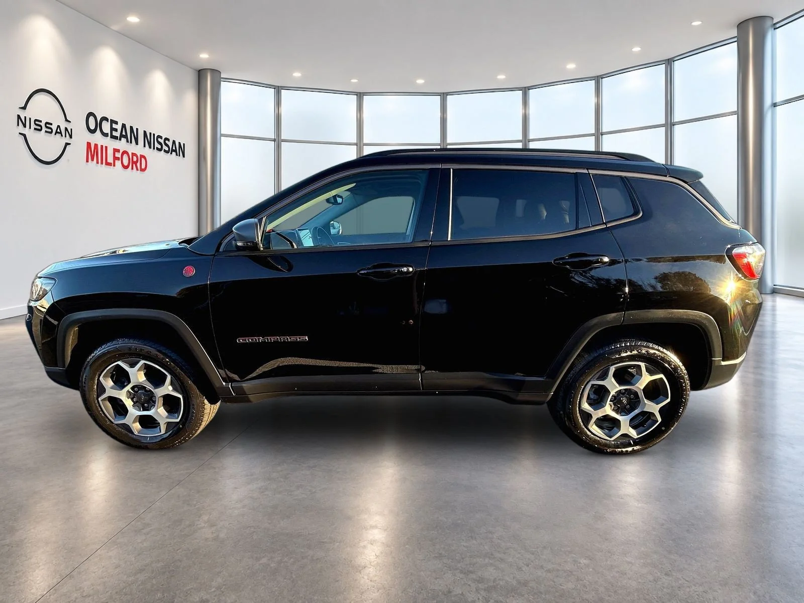 Used 2022 Diamond Black Jeep Trailhawk image 7