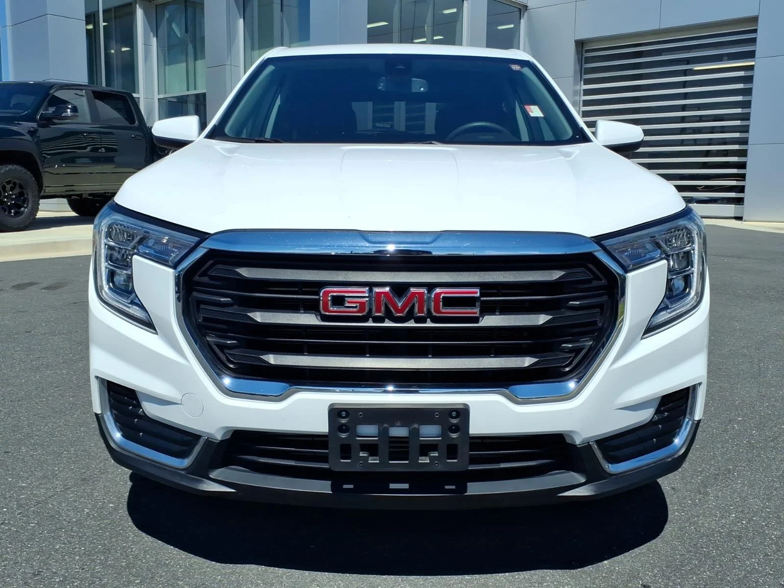 Used 2024 Summit White GMC SLE image 12