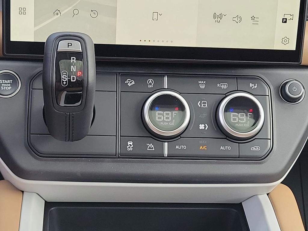 New 2026 Woolstone Green Land Rover X-Dynamic SE image 18
