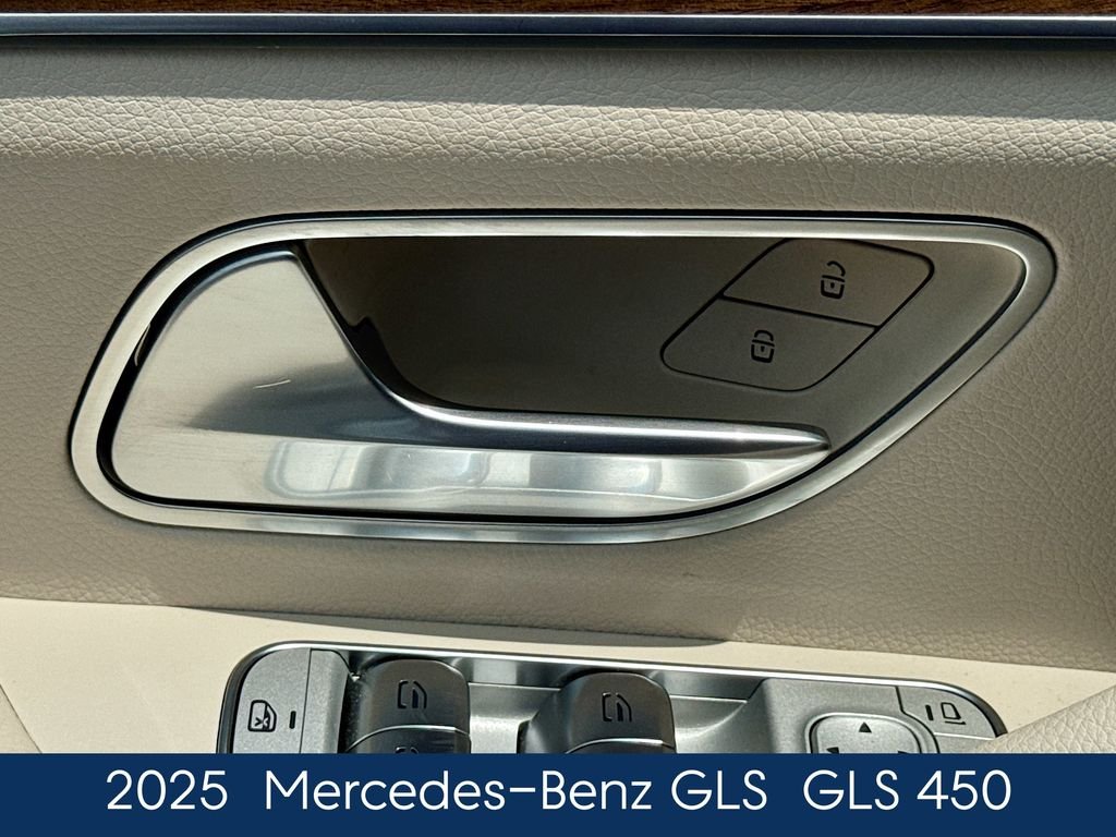 Used 2025  Mercedes-Benz GLS 450 image 18