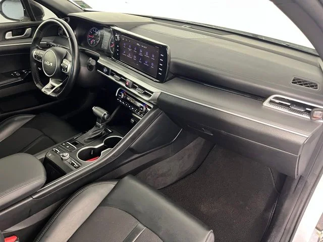 Used 2023 White Kia GT-Line image 37