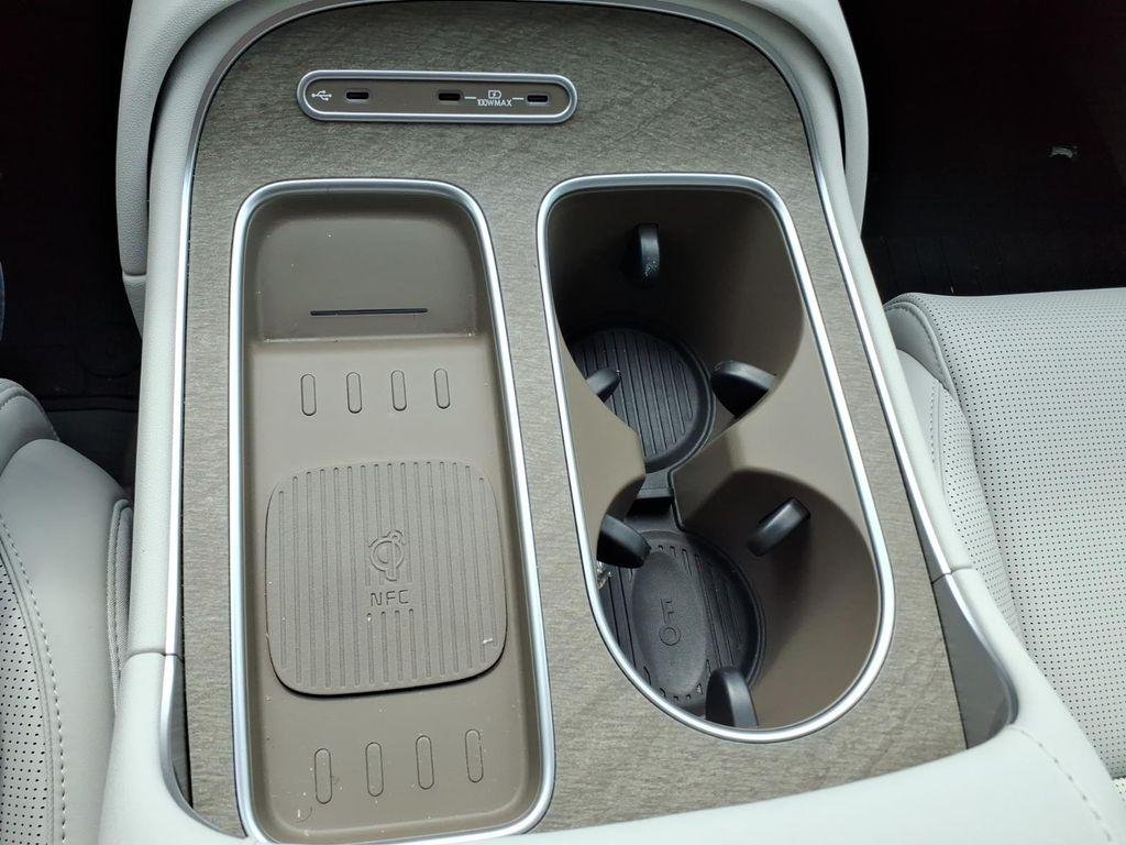 New 2026 White Hyundai SEL Premium FWD image 25