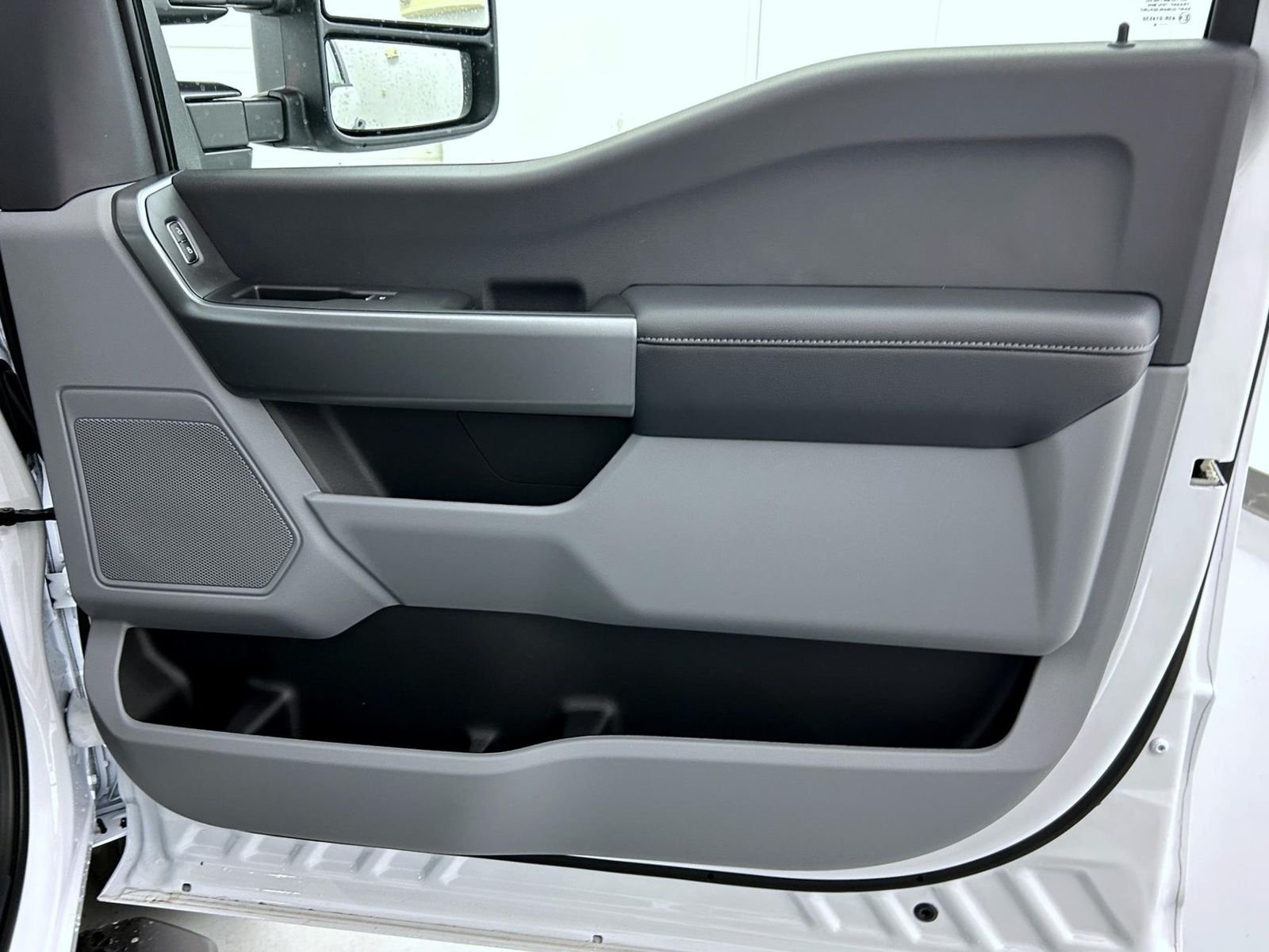 New 2026 Oxford White Ford XL image 16