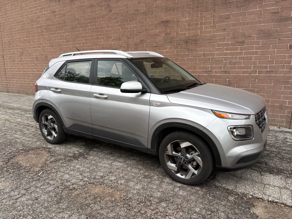 Used 2025 Shimmering Silver Hyundai SEL image 8