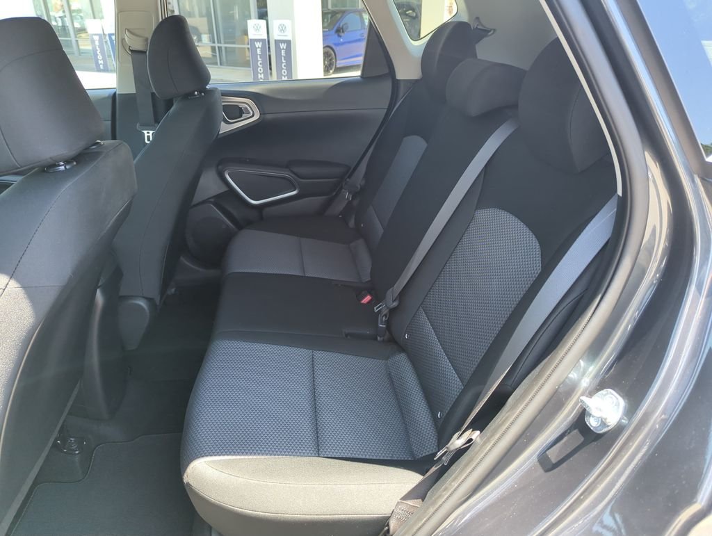 Used 2025  Kia LX image 28