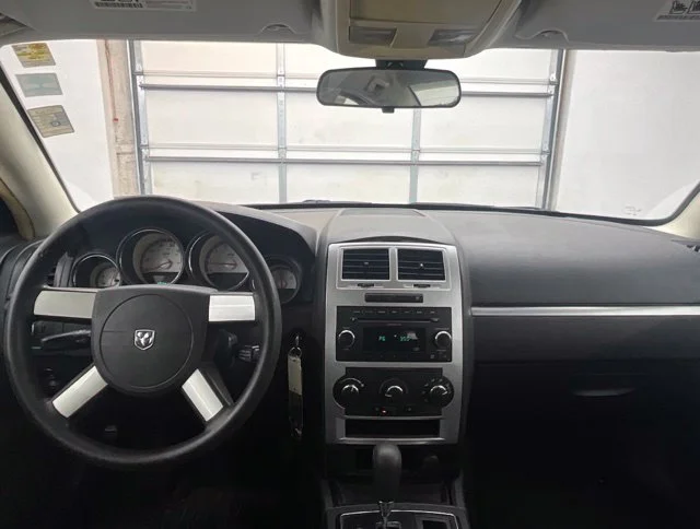 Used 2009 Silver Dodge SE image 9