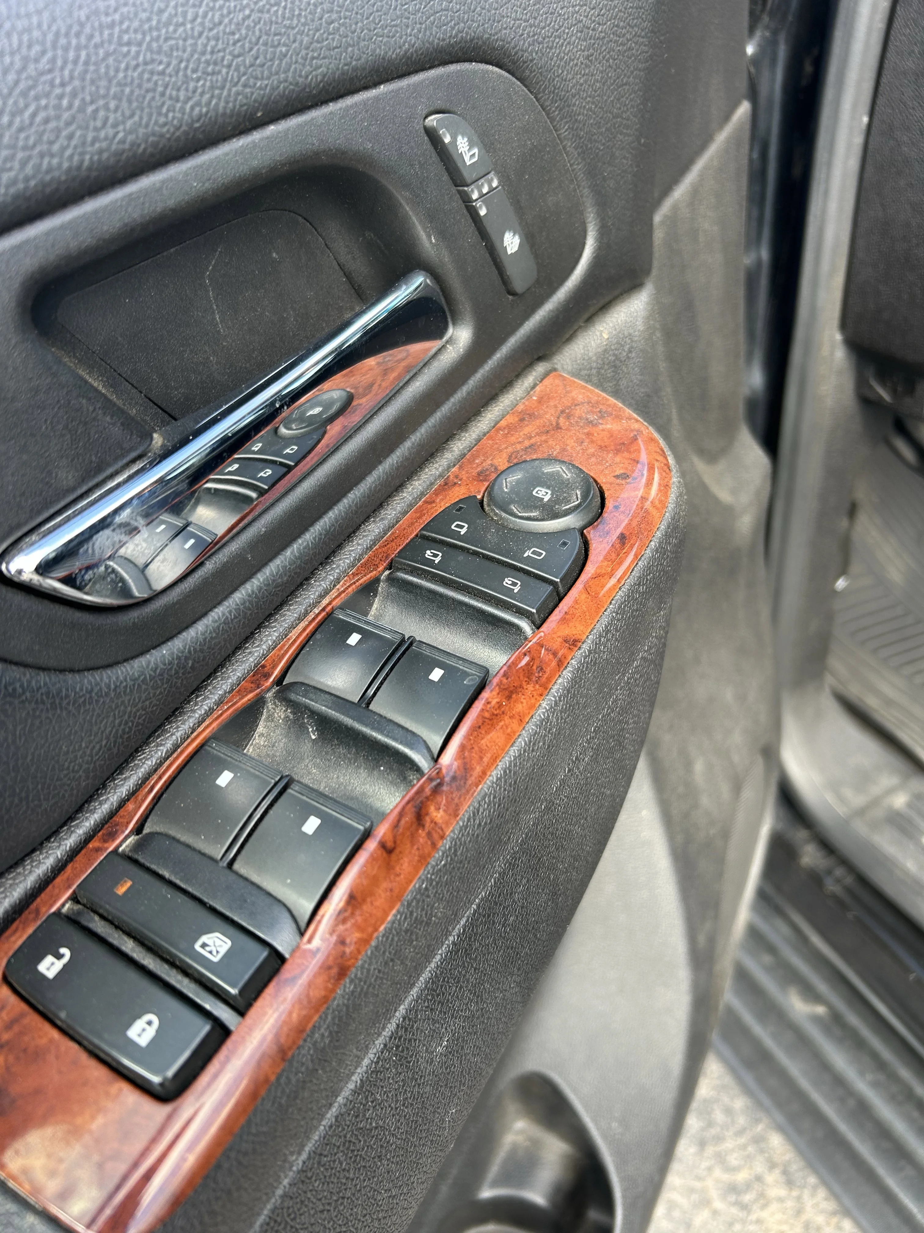 Used 2013 Black Chevrolet LT image 9