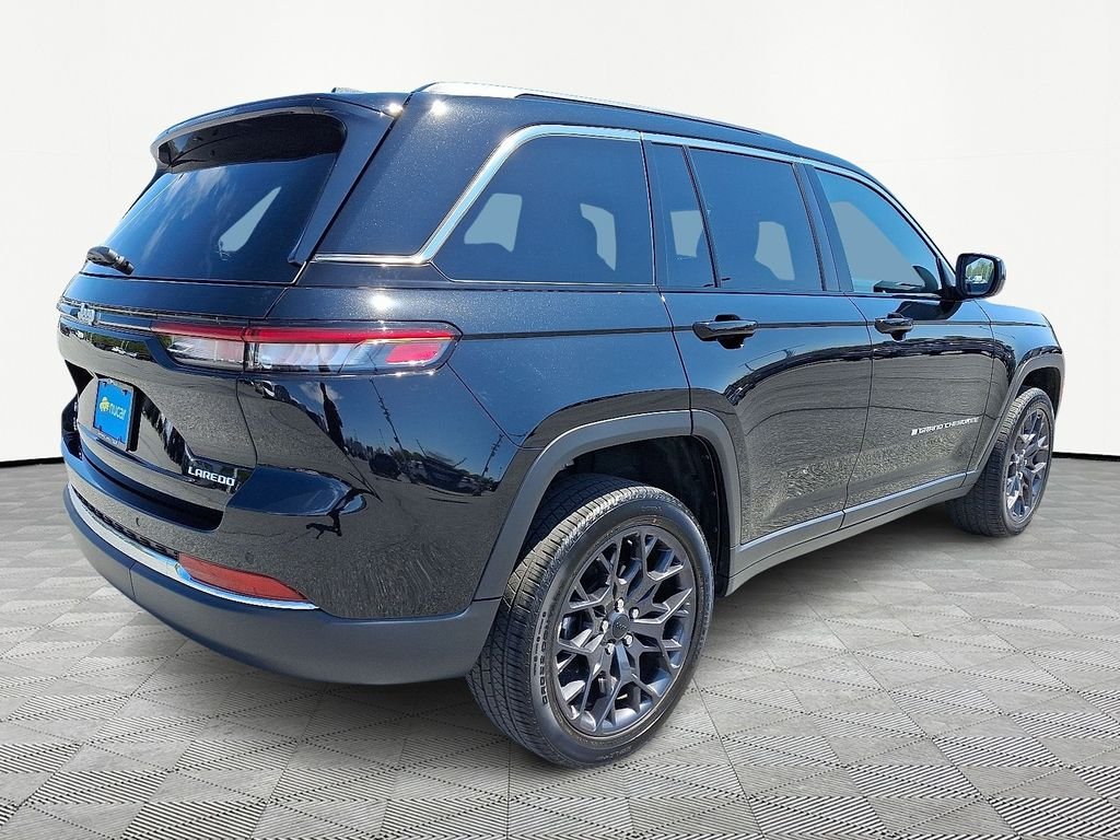Used 2025 Black Jeep Laredo image 7