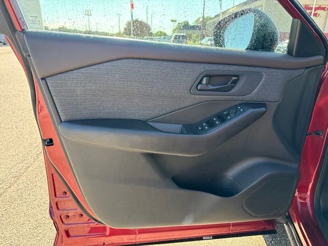 Used 2023 Red Nissan S image 15