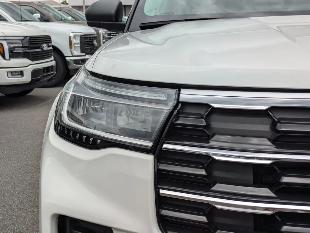 New 2026 Star White Metallic Tri-Coat Ford Active image 10