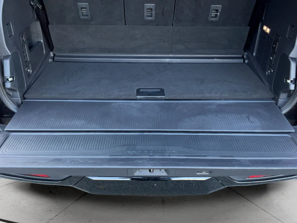 Used 2025 Black Ford Platinum image 48