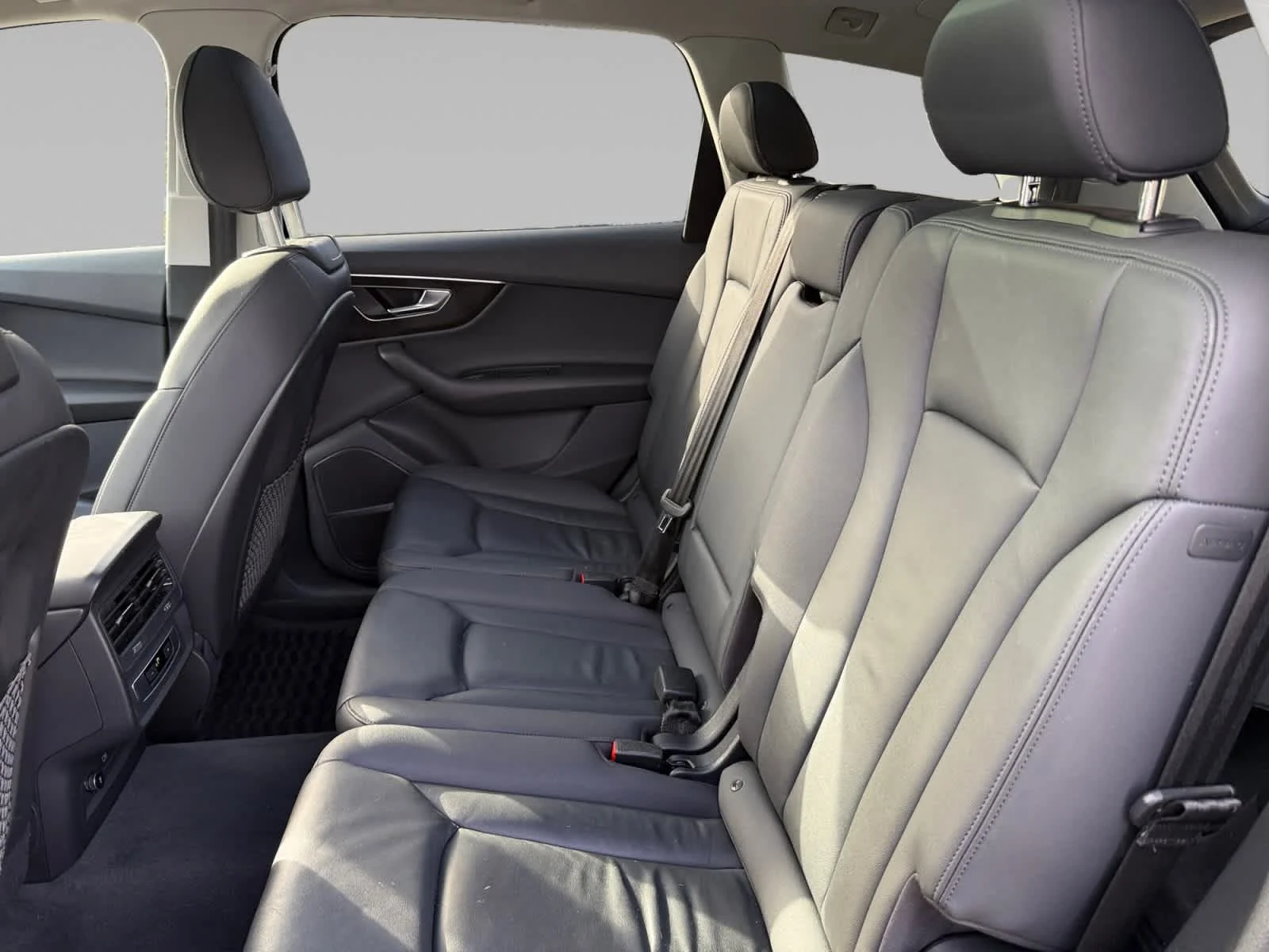 Used 2022 Navarra Blue Metallic Audi Premium Plus image 22