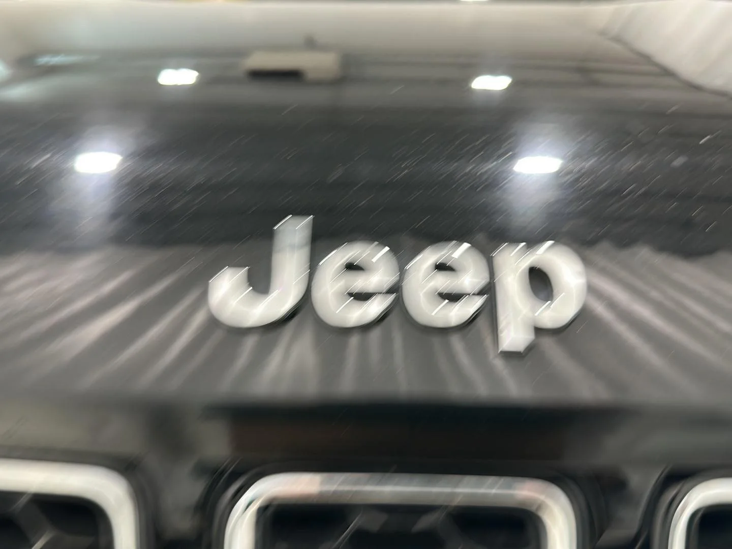 Used 2022 Diamond Black Crystal Pearlcoat Jeep Overland image 28