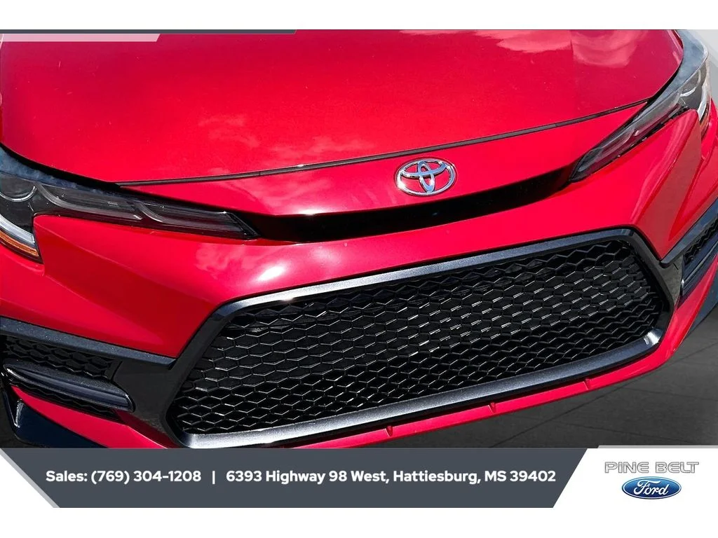 Used 2020 Barcelona Red Metallic Toyota SE image 21