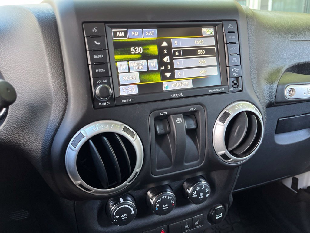 Used 2017 Bright White Clearcoat Jeep Rubicon image 28