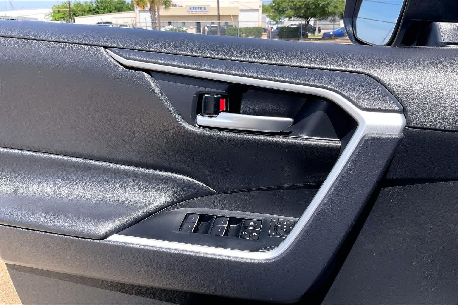Used 2025 Ice Cap Toyota XLE image 34